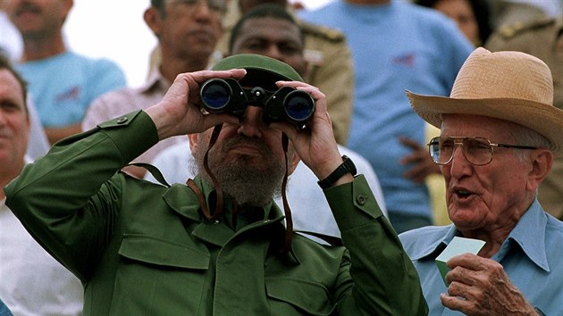 Jos Ramon Fernandez (vpravo) s kubnskm prezidentem Fidelem Castrem (vlevo).