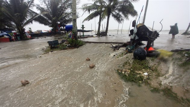 Thajsk provincie Nakhon Si Thammarat se pipravuje na pchod tropick boue Pabuk. (4. ledna 2019)