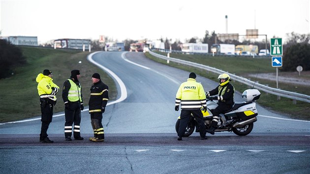 Přerušená doprava v Dánsku kvůli železničnímu neštěstí, v němž šest lidí zemřelo. (2. ledna 2019)