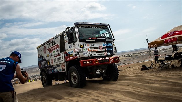 Kamion Tatra posdky Martin Kolom, Rostislav Pln, Ji tross z tmu Buggyra na Rallye Dakar 2019.