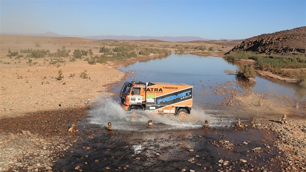 Tra Africa Race jdoucho po stopch pvodn Rallye Dakar brzd v oranov tate osamocen rodk z perovsk mstn sti Dluhonice Tom Tomeek.