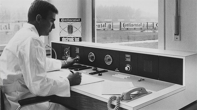 V z 1968 zahjila spolenost Continental na sv trati Contidrom projekt, kter testoval pneumatiky. Obouval je elektronicky zen vz bez idie.