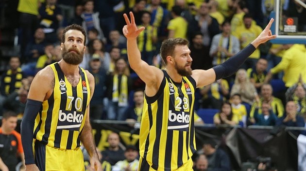 Gigi Datome (vlevo) a Marko Guduri z Fenerbahce Istanbul slav.