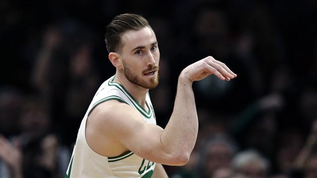 Gordon Hayward z Bostonu slav svou trojku.