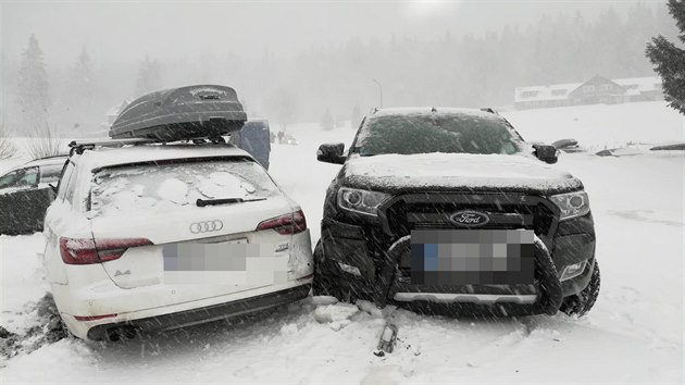 Dopravní nehody v Peci pod Sněžkou na Velké Pláni (2. 1. 2018)