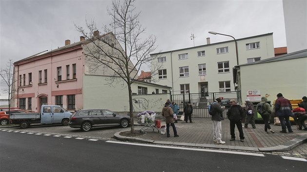 Město Plzeň odkoupilo objekt vedle Domova sv. Františka ve Wenzigově ulici, který slouží jako noclehárna pro bezdomovce. Sloužit by měl ke stejným účelům. (7. 1. 2019)
