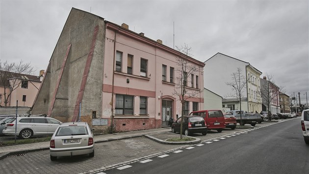 Město Plzeň odkoupilo objekt vedle Domova sv. Františka ve Wenzigově ulici, který slouží jako noclehárna pro bezdomovce. Sloužit by měl ke stejným účelům. (7. 1. 2019)