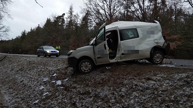 Nehoda dvou osobních vozidel zkomplikovala dopravu za Plzní směrem na Karlovy Vary. (9. 1. 2019)