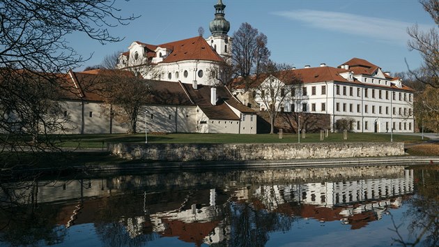 Nejvznamnj historickou budovou a centrem vzdlanosti je Bevnovsk klter. 