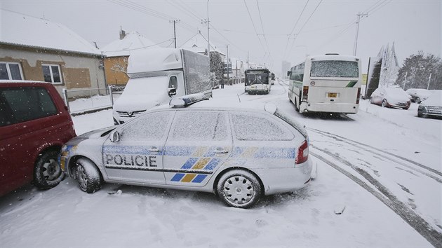 Dopravu v Plzni komplikovalo hust snen. (2. ledna 2018)