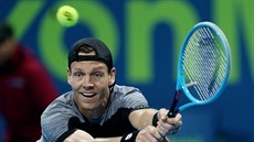 Tomá Berdych v duelu s Fernandem Verdascem na turnaji v Dauhá.
