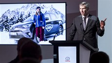 Pedseda OV Jií Kejval mluví pi prezentaci parnerství s automobilkou Toyota....