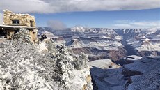 Sníh zasypal Grand Canyon v americké Arizon. (1. ledna 2019)