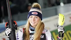 Amerianka Mikaela Shiffrinová oslavuje své vítzství ve slalomu v Záhebu.