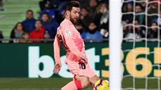 Lionel Messi z Barcelony dává gól v zápase s Getafe.