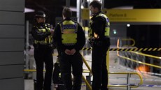 Útoník v Manchesteru pobodal ti lidi vetn jednoho policisty. (1. ledna 2019)