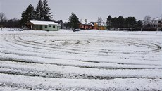 Beclavské fotbalové hit Pastvisko poniila kola vozidla i vozidel, které...