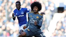 Hamza Choudhury z Leicesteru v duelu .s Evertonem.