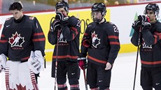 Zklamaní Kanaďané po porážce s Finskem ve čtvrtfinále MS hráčů do 20 let.