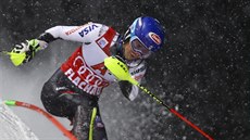 Americká lyaka Mikaela Shiffrinová ve slalomu ve Flachau.