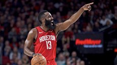 James Harden ídí hru Houstonu proti Portlandu.