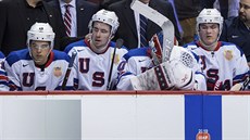 Zklamaní amerití hokejisté do 20 let po finále na mistrovství svta.