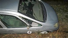 Osmnáctiletý �idi� s kamarády havaroval v aut� na bývalém leti�ti na...