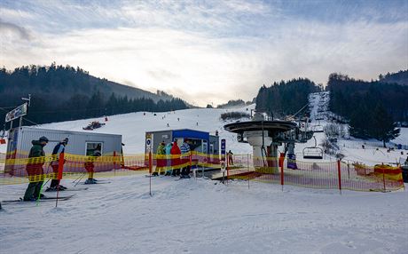Ski centrum Mto m sjezdovku FIS parametr se sedakovou lanovkou a umouje...