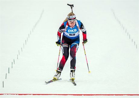 Eva Puskarkov m do cle sprintu biatlonistek v Oberhofu.