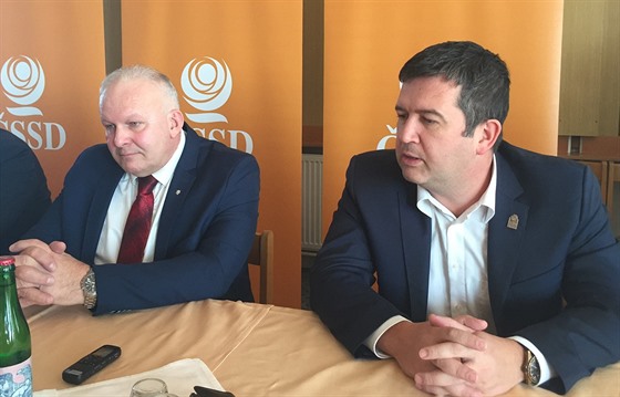 Exministr práce a sociálních věcí Petr Krčál (vlevo) oznámil návrat do politiky.