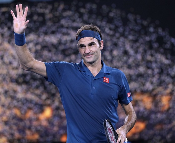 Švýcarský tenista Roger Federer slaví postup do osmifinále Australian Open.