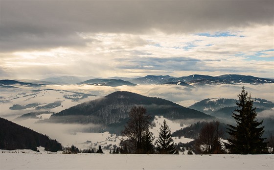 Pohled z vrcholu Ski centrum Mýto k Veporským vrchům