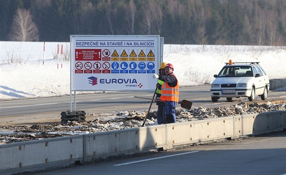 Na problémovém úseku D1 mezi Humpolcem a Vtrným Jeníkovem zaala firma Eurovia...