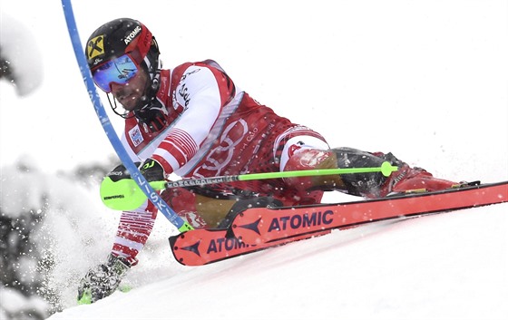 Marcel Hirscher ve slalomu v Adelbodenu.