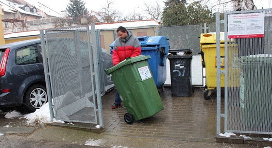 V Uherském Hradišti jsou u popelnic na tříděný odpad od loňského roku i nádoby na použitý tuk z domácností.