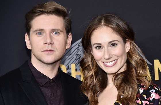 Allen Leech a Jessica Hermanová na premiée filmu Bohemian Rhapsody (30. íjna...