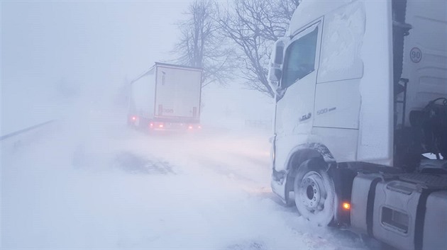 Do Česka přijdou mrazy, meteorologové varují před závějemi a sněhovými jazyky