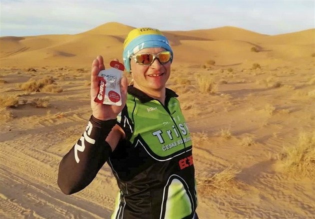 A încercat un triatlon în Sahara. L-au aruncat cu pietre și i-au furat tricoul