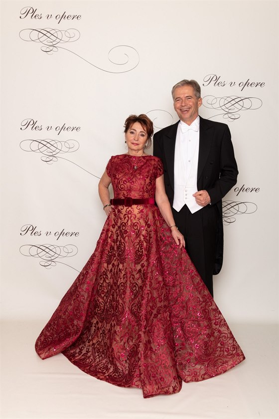 Producent plesu Peter Princ a jeho manželka Helena na Plese v Opeře...
