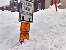 Boí Dar trápí pívaly snhu, parkovit ped boídarskou radnicí (12. 1. 2019).