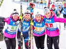 Tetí místo v závodu tafet v Oberhofu oslavují zleva Veronika Vítková, Eva...