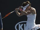 Rozhnvaná Barbora Strýcová bhem 1. kola Australian Open.
