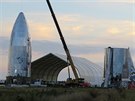 Stavba pokusné rakety konceptu Starship na raketodromu SpaceX v jiním Texasu