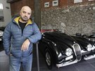 Juraj Urbančík není jen obyčejný cestovatel. Uhranula ho i auta značky Jaguar....