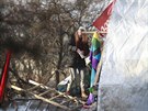 Aktivist i pi ptenm vyklzen budovy Kliniky zstali na stee (11.1.2019)
