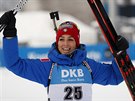 Lisa Vittozziová slaví triumf ve sprintu biatlonistek v Oberhofu.