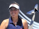 Sofia Keninová po triumfu ve finále turnaje v Hobartu.