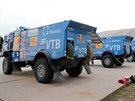 Pohled na kamiony Kamaz Master teamu pře pátou etapou Dakaru.