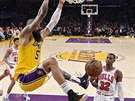 Tyson Chandler z LA Lakers zasmeoval proti Chicagu, sleduje ho Kris Dunn.
