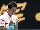 BOJOVNÍK. Japonský tenista Kei Niikori slaví vítzství po ptisetové ei s...